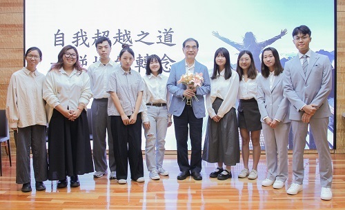 光寶科技創辦人宋恭源與北科大「宋恭源獎學金」獲獎生合影