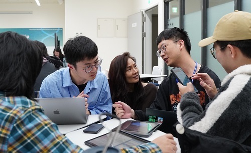 北科大「國際生醫創業PBL工作營」，參與學生與矽谷創業導師熱烈討論。