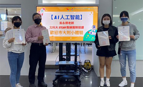 助教群與老師的合照