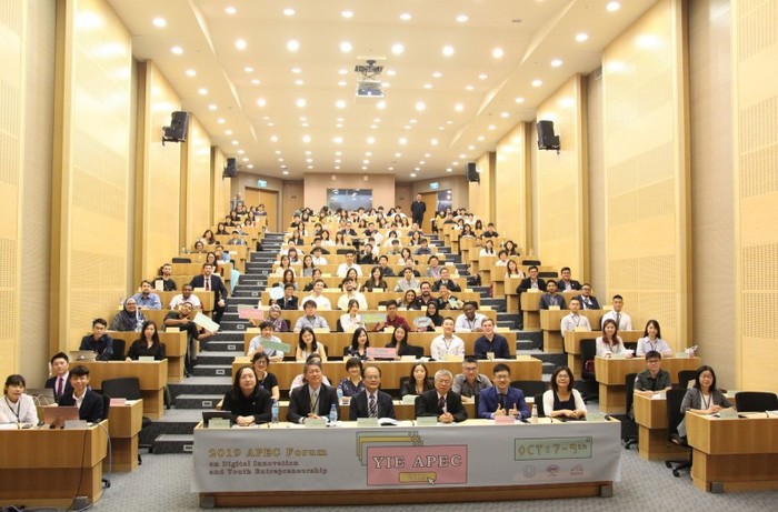 2019APEC青年創新創業論壇今上午在台北科技大學舉辦，齊聚15個國家地區近50名青年學子與創業代表，與台灣有志創業者交流，教育部、行政院等也皆派員出席，如行政院數位政委唐鳳就上台闡述自己當多年創業經驗。